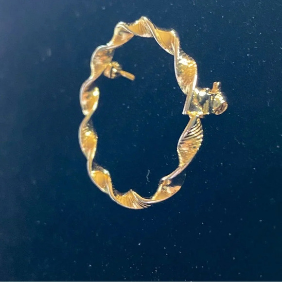 Gold Plated Small Twisted Hoop Brooch Pin - Picture 6 of 8